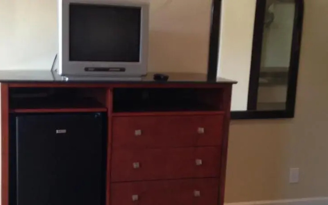 photo 4 of Economy Inn