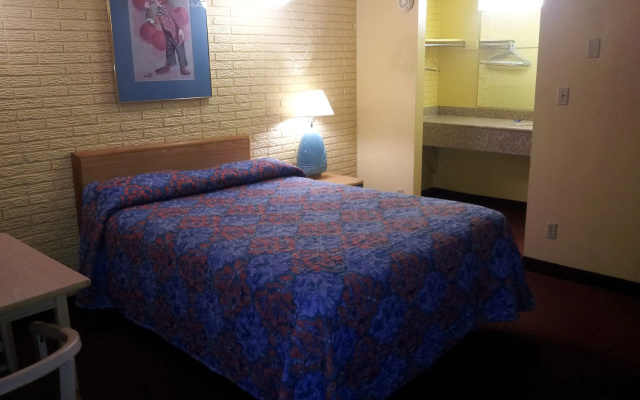 photo 3 of Economy Inn