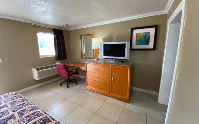 photo 4 of Economy Inn