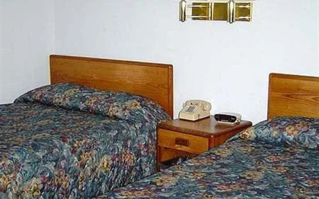 photo 3 of Economy Inn Plymouth