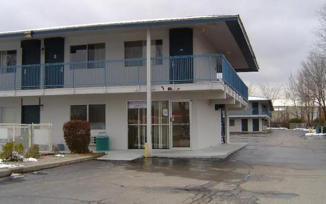 photo 5 of Economy Inn Plymouth