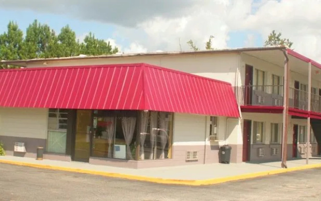 photo 2 of Economy Inn