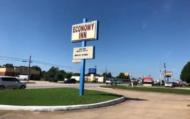 photo 2 of Economy Inn