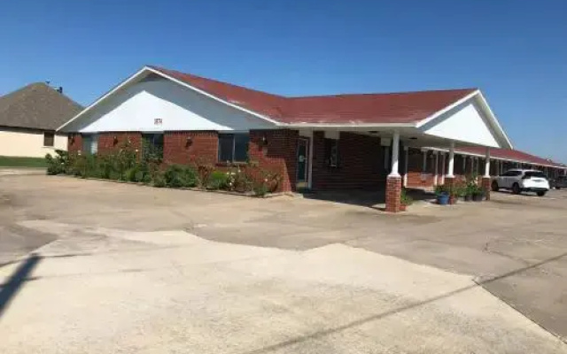 photo 4 of Economy Inn