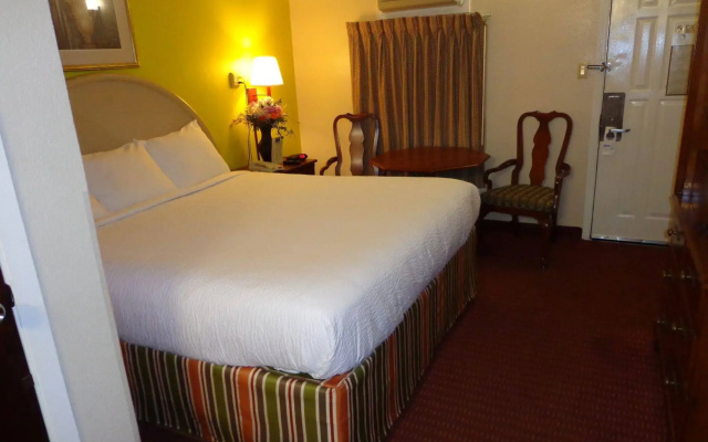 photo 3 of Economy Inn Express Warren