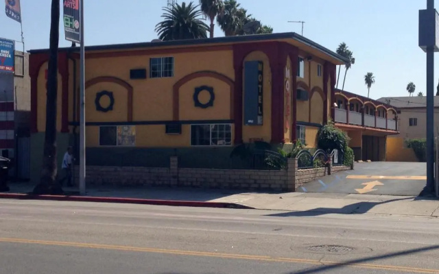 photo 2 of Economy Inn Hollywood