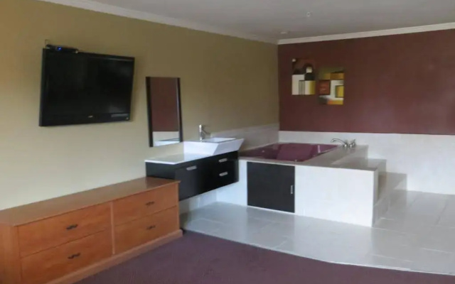 photo 3 of Economy Inn LAX