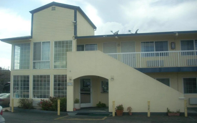 photo 5 of Economy Inn Monterey