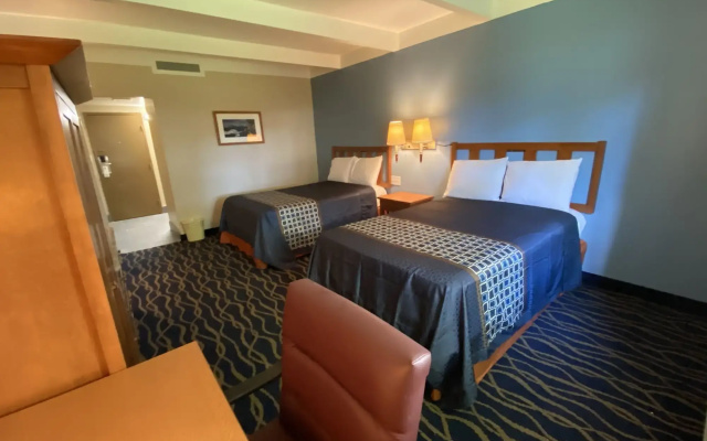 photo 3 of Economy Inn North Randall