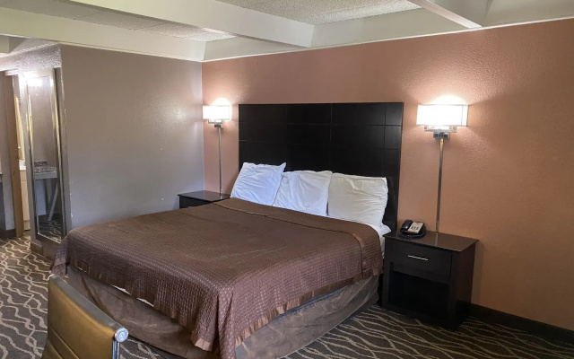 photo 5 of Economy Inn North Randall