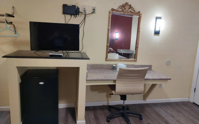 photo 3 of Economy Inn Richmond