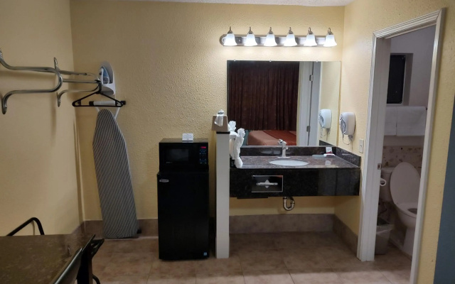 photo 5 of Economy Inn Richmond