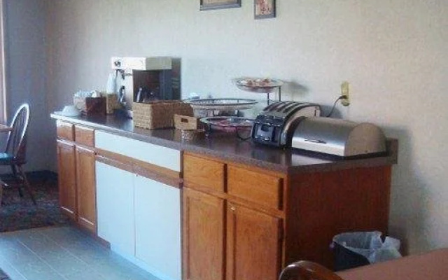 photo 5 of Economy Inn West Chester