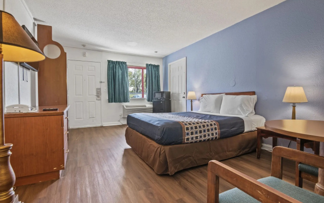 photo 3 of Economy Lodge