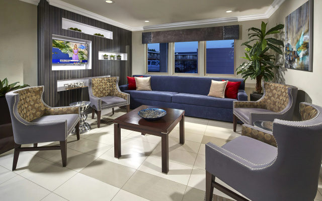 photo 2 of Eden Roc Inn & Suites