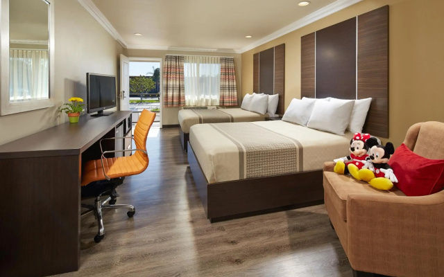 photo 3 of Eden Roc Inn & Suites