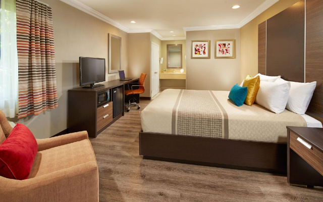 photo 5 of Eden Roc Inn & Suites