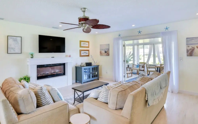 photo 2 of Edgewater Vacation Home w/ Game Room & Pool Access