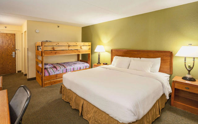 photo 5 of Edgewater Hotel & Waterpark