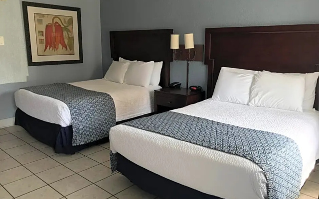 photo 2 of Edge Water Inn