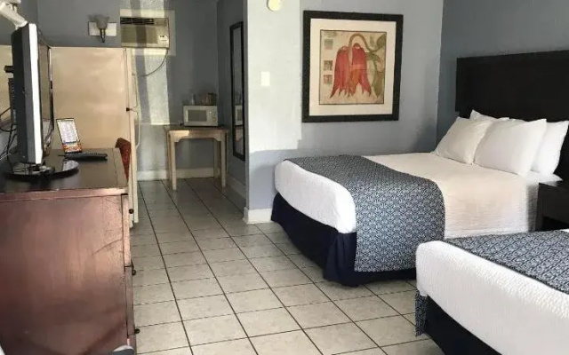 photo 3 of Edge Water Inn