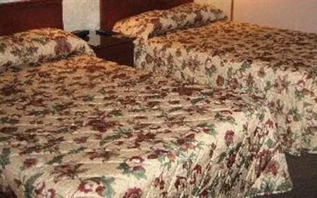 photo 2 of Edgewood Motel