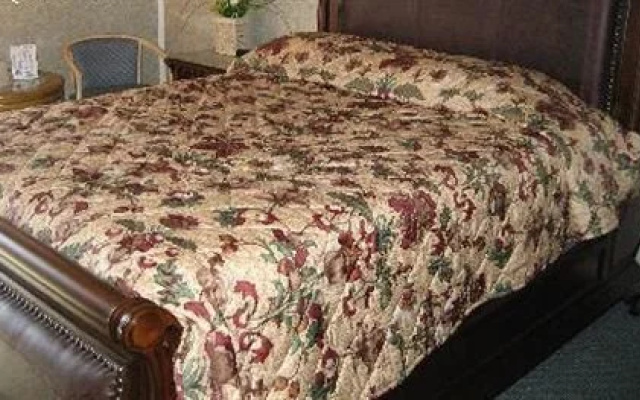 photo 5 of Edgewood Motel