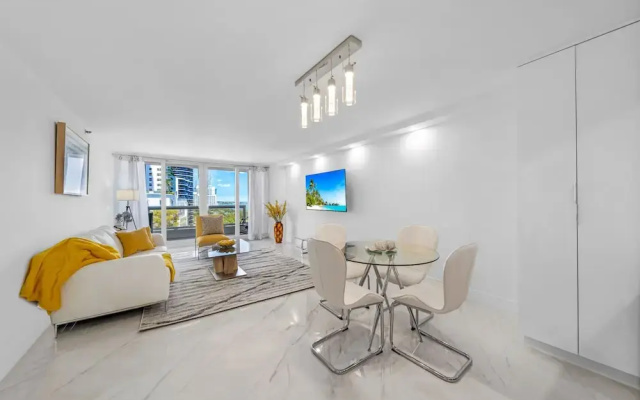 photo 4 of Edgy and Modern Condo on the Bay