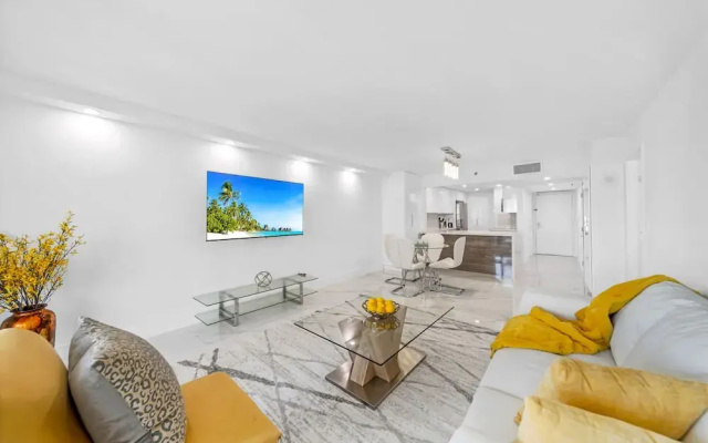 photo 5 of Edgy and Modern Condo on the Bay