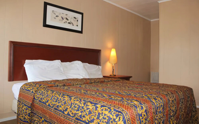 photo 3 of The Edison Inn