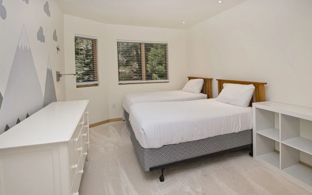 photo 5 of Eiger 9 3 Bedroom Condo by RedAwning