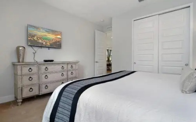 photo 3 of Eight Bedrooms with Pool & Spa 481