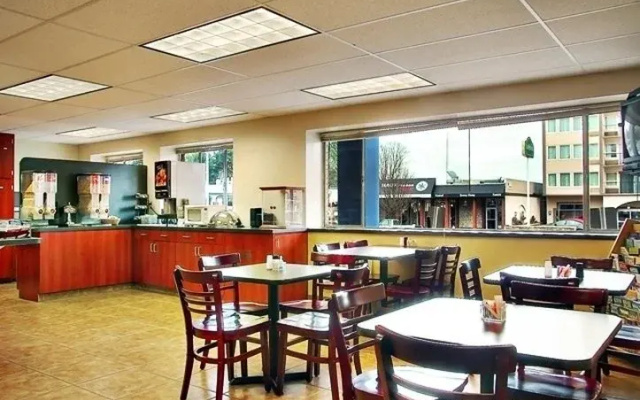 photo 2 of Eighth Avenue Inn