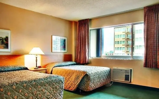 photo 3 of Eighth Avenue Inn