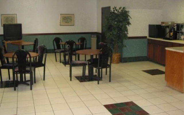 photo 3 of Eighth Street Motel