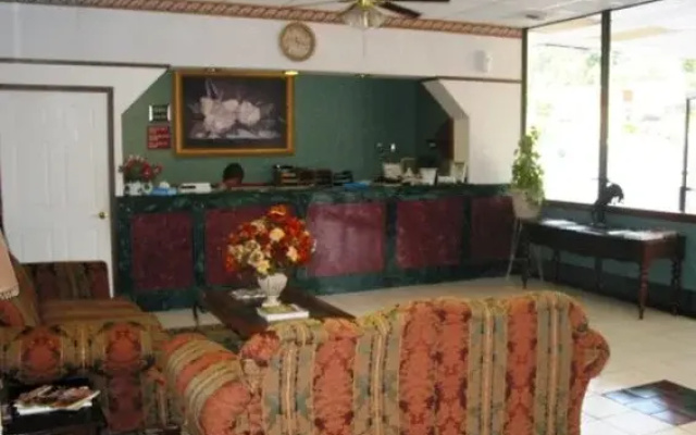 photo 4 of Eighth Street Motel