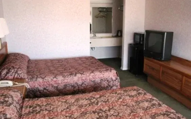 photo 5 of Eighth Street Motel