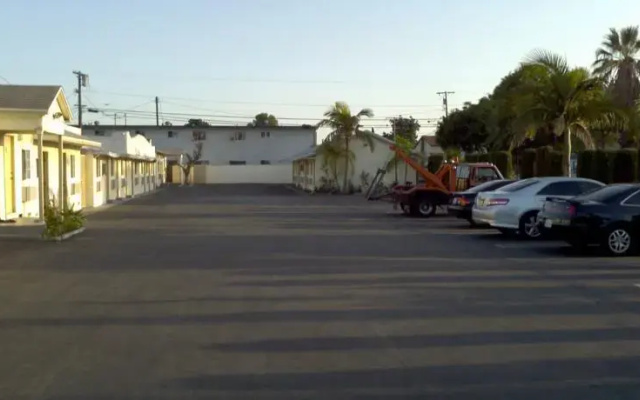 photo 4 of El Monte Motel