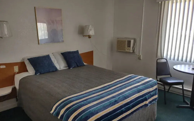 photo 4 of El Rancho Motel