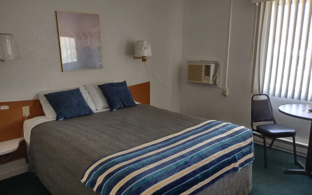 photo 4 of El Rancho Motel