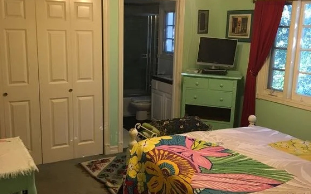 photo 4 of Elaines Hollywood Bed And Breakfast