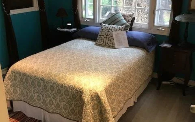 photo 5 of Elaines Hollywood Bed And Breakfast