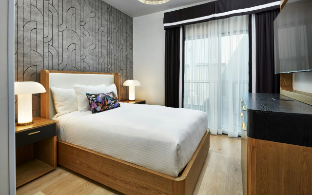 photo 5 of Elan Hotel