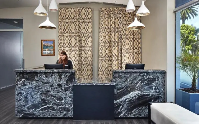 photo 2 of Elan Hotel