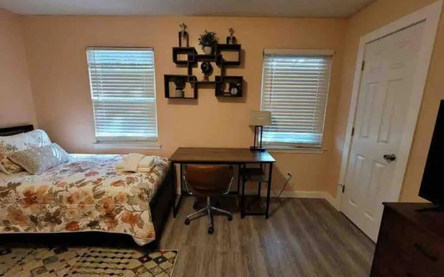 photo 3 of Elegant 2-bedroom pet-friendly villa w 2 parking spaces