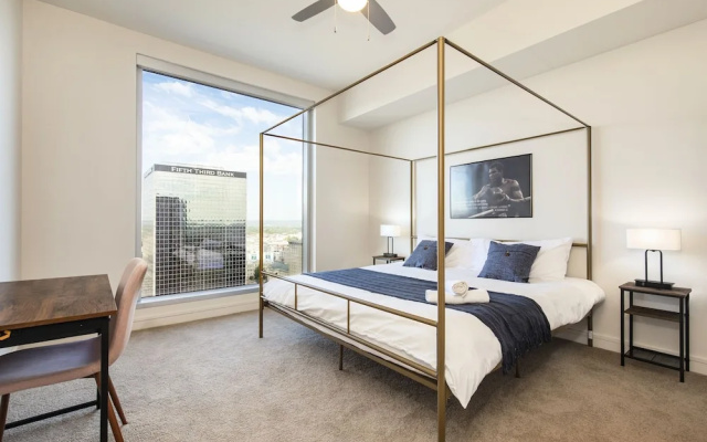 photo 5 of Elegant 2BR Condo With SKY Pool by Cozysuites