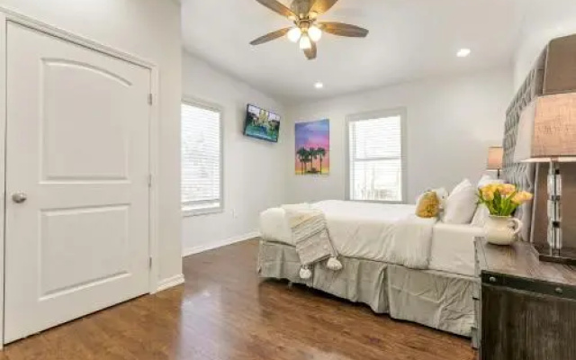 photo 5 of Elegant 4BR Condo in Downtown