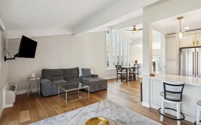 photo 4 of Elegant 4-season Lake Geneva Condo w/ Fireplace!