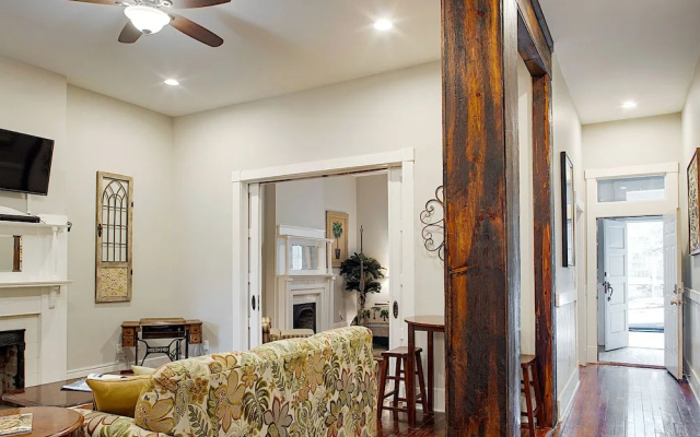 photo 4 of Elegant Brick 2 BR in downtown Savannah