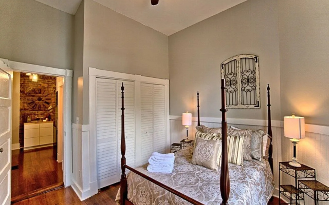photo 5 of Elegant Brick 2 BR in downtown Savannah